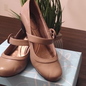 Women's Life Stride Mary Janes Size 9 1/2
